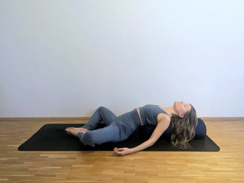 Yin Yoga in München – lang gehaltene Haltung im Butterfly